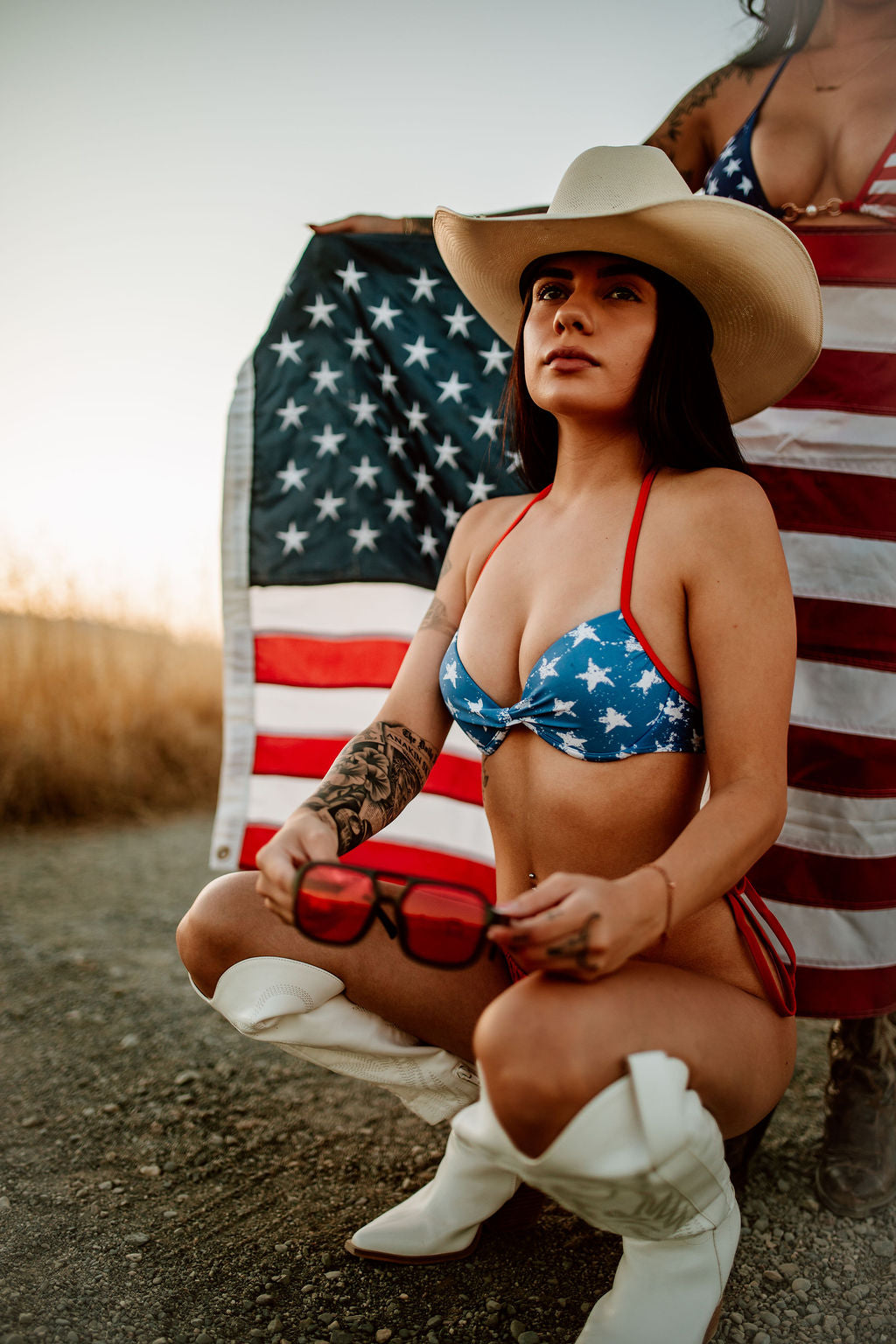 Retro Avi. Gloss black, Red Lense