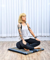 Leewadee Meditation Cushion Set – 1 Round Zafu Meditation Pillow and 1 Square Roll-Up Zabuton Meditation Mat, Pillows Bundle Filled with Kapok