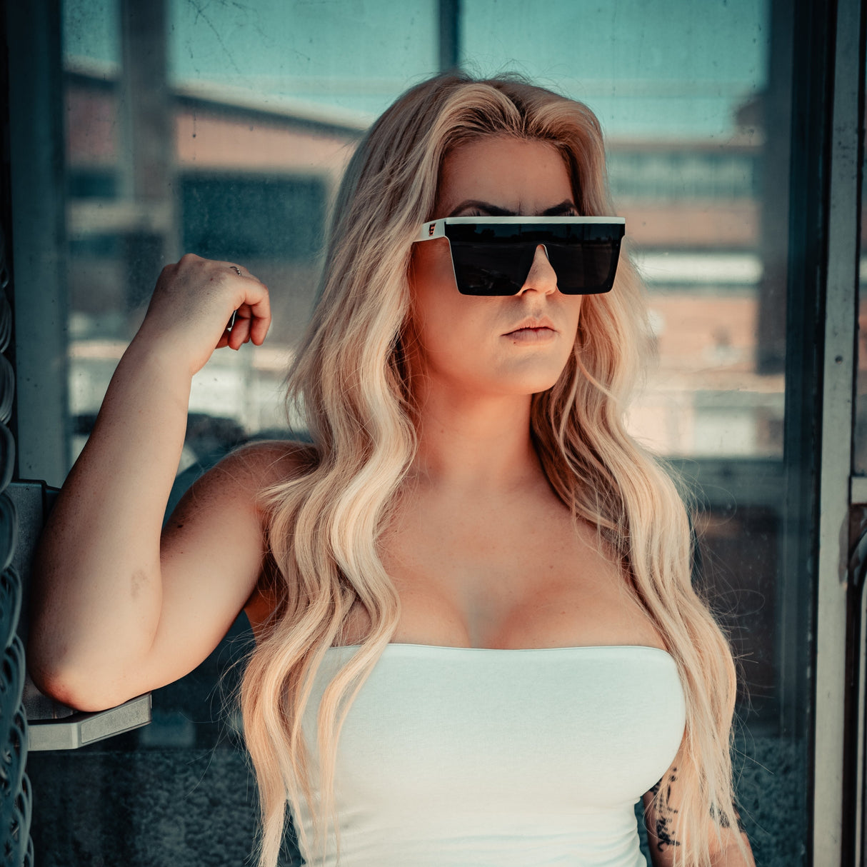 Afterhour White Frame/Smoked Lens