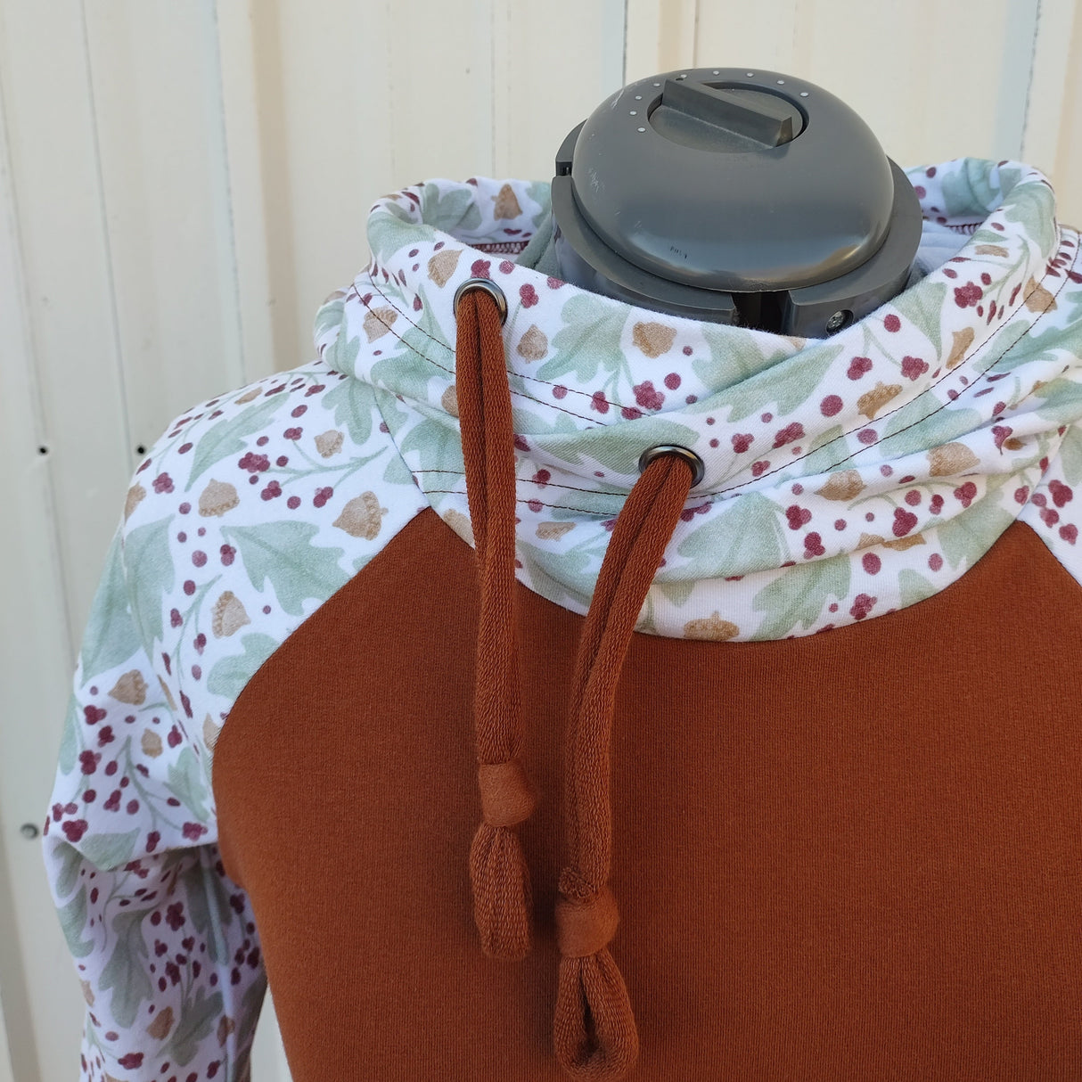 Women's Rust Acorn Floral Hoodie